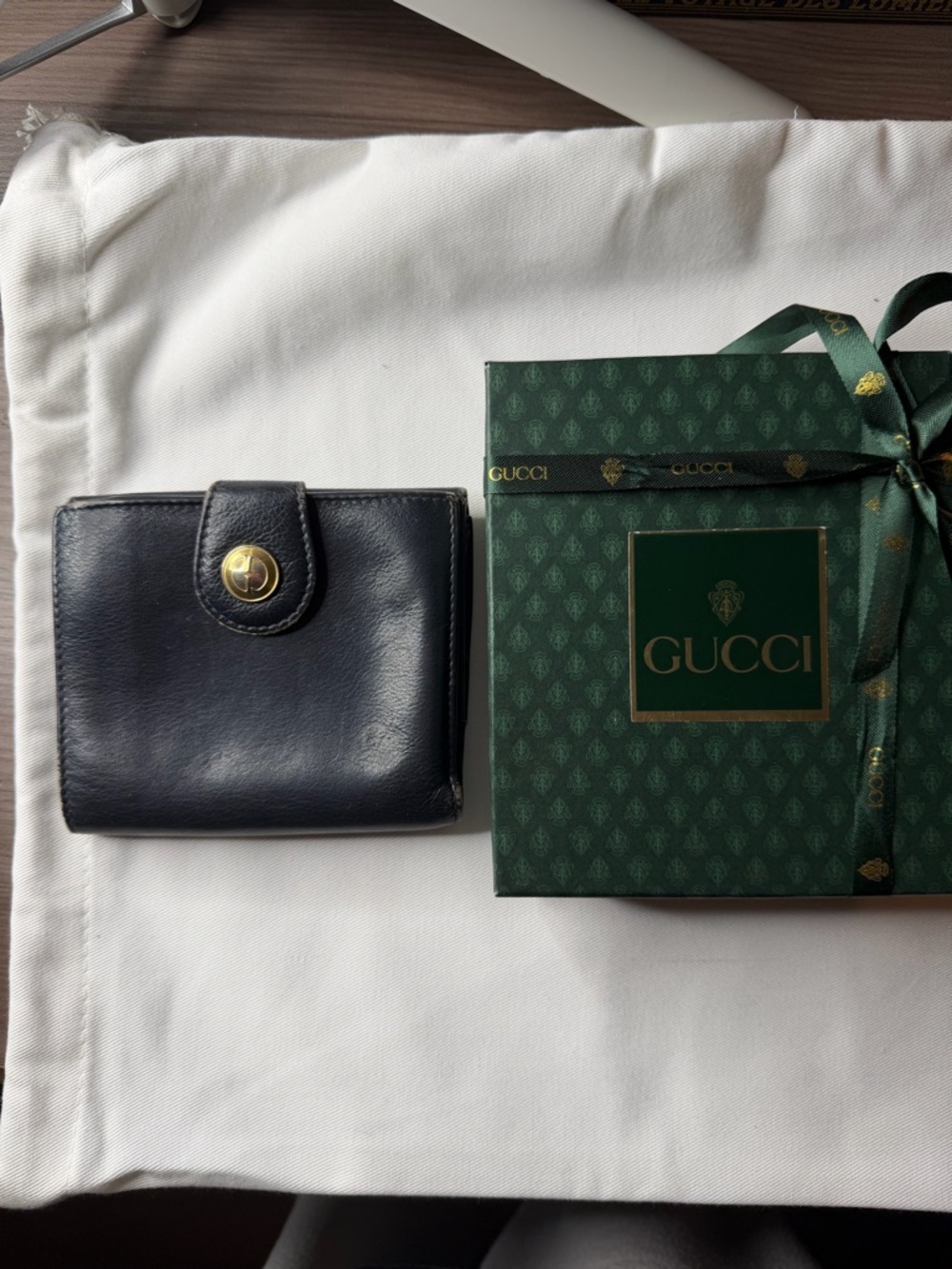 Vintage Gucci Leather Compact Wallet in Black